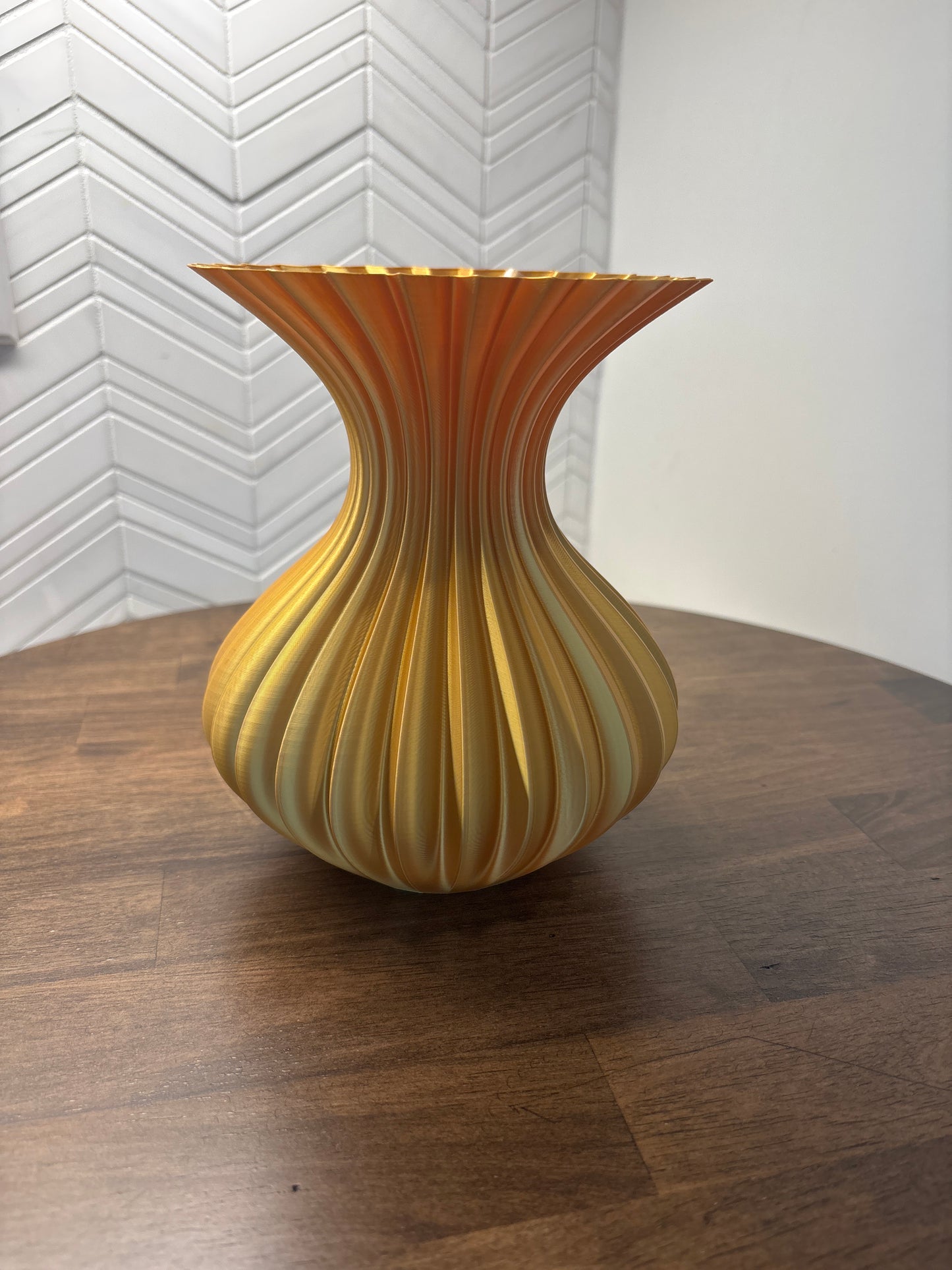 MM Scallop Vase Medium