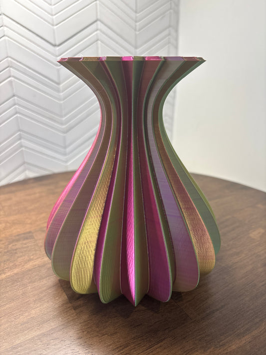 Sharp Scallop Vase Medium